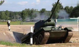 坦克视频,激战正酣，铁甲勇士勇往直前